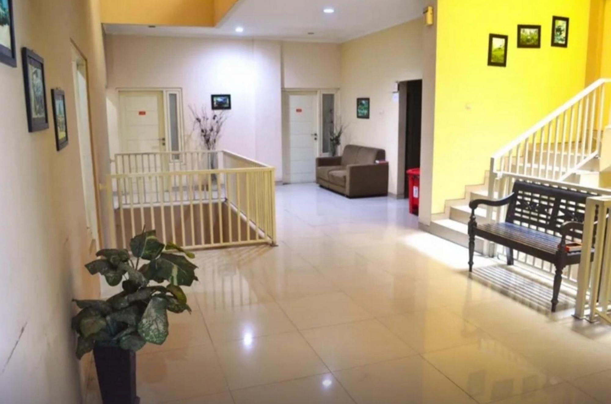 Reddoorz Near Plaza Araya Malang Otel Blimbing  Dış mekan fotoğraf