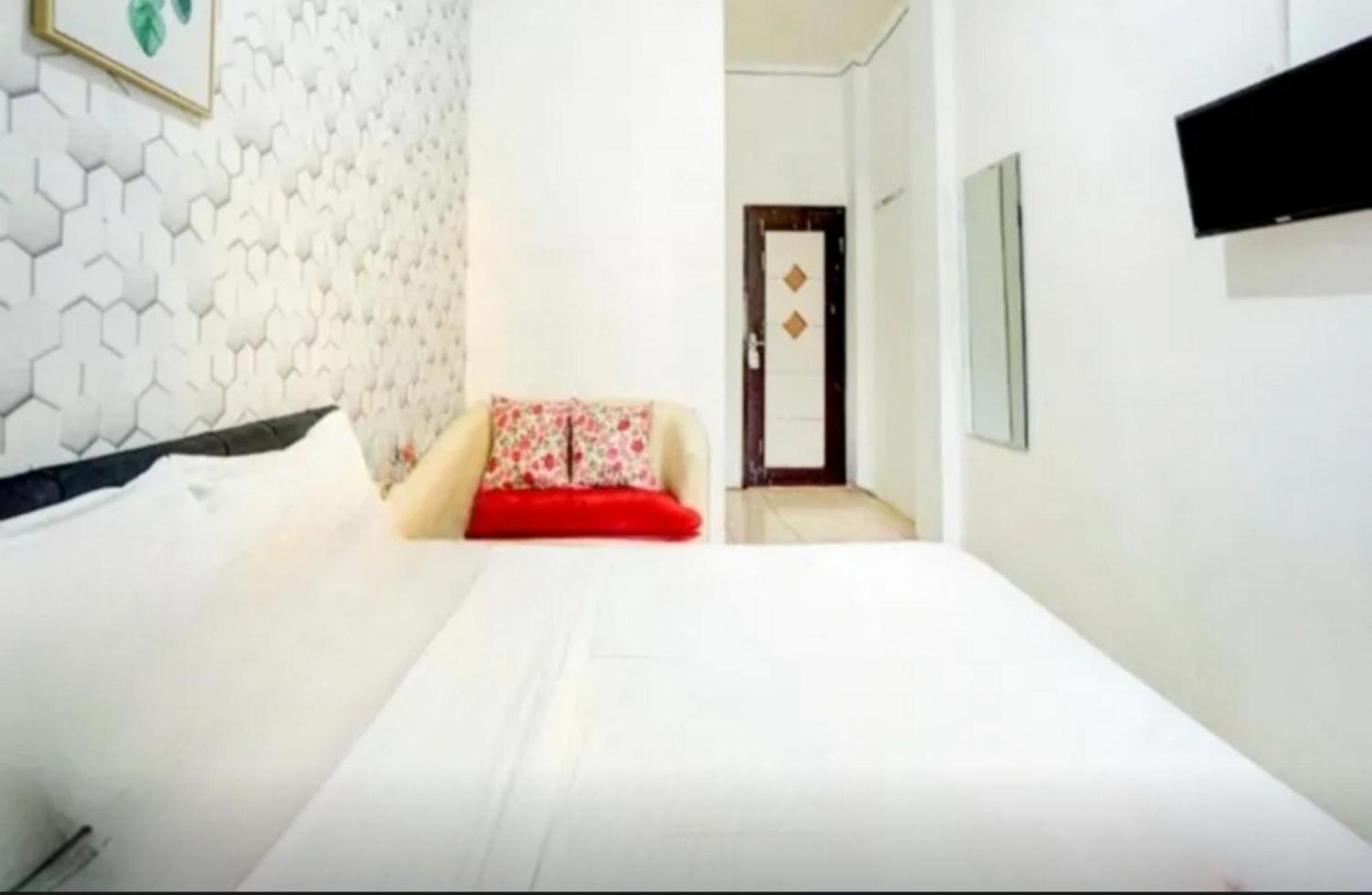 Reddoorz Near Plaza Araya Malang Otel Blimbing  Dış mekan fotoğraf